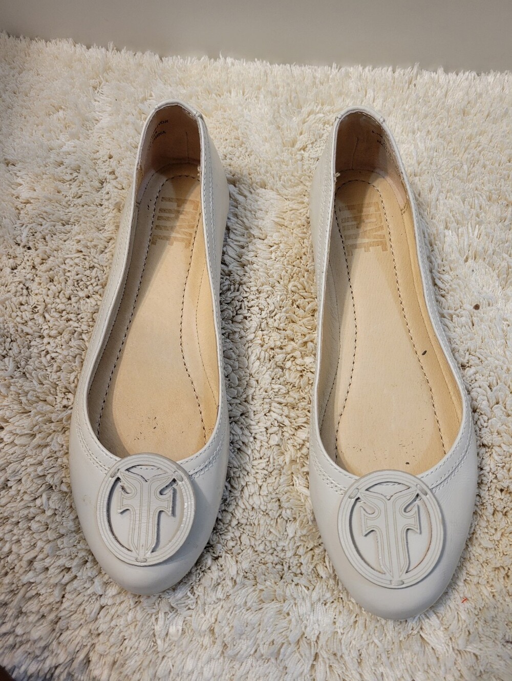 Frye Carson Ivory Logo Ballet flats Size 8.5
